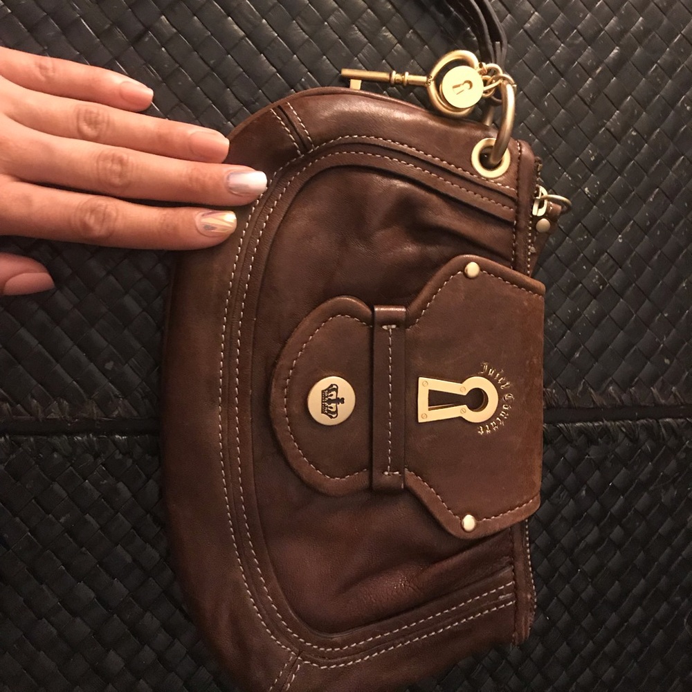 Vintage juice contour wristlet